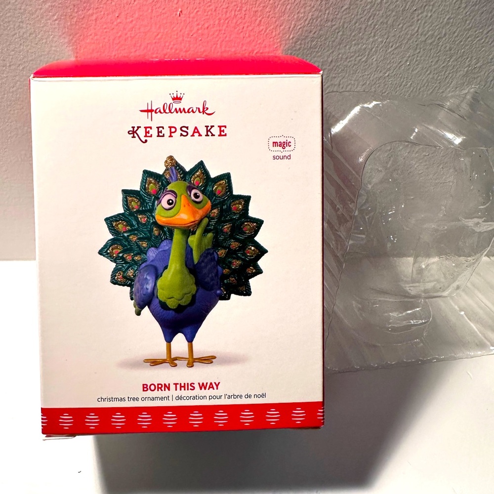 What an absolutely FABULOUS peacock 🦚 🩵💚🩵